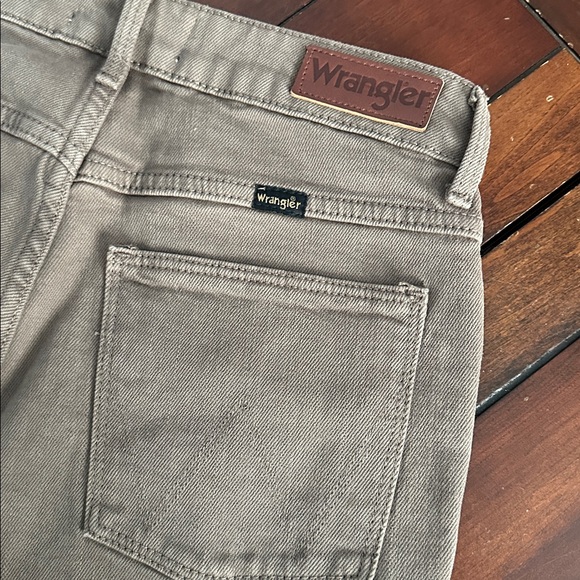 Wrangler Classic Brown Jeans - Picture 5 of 5